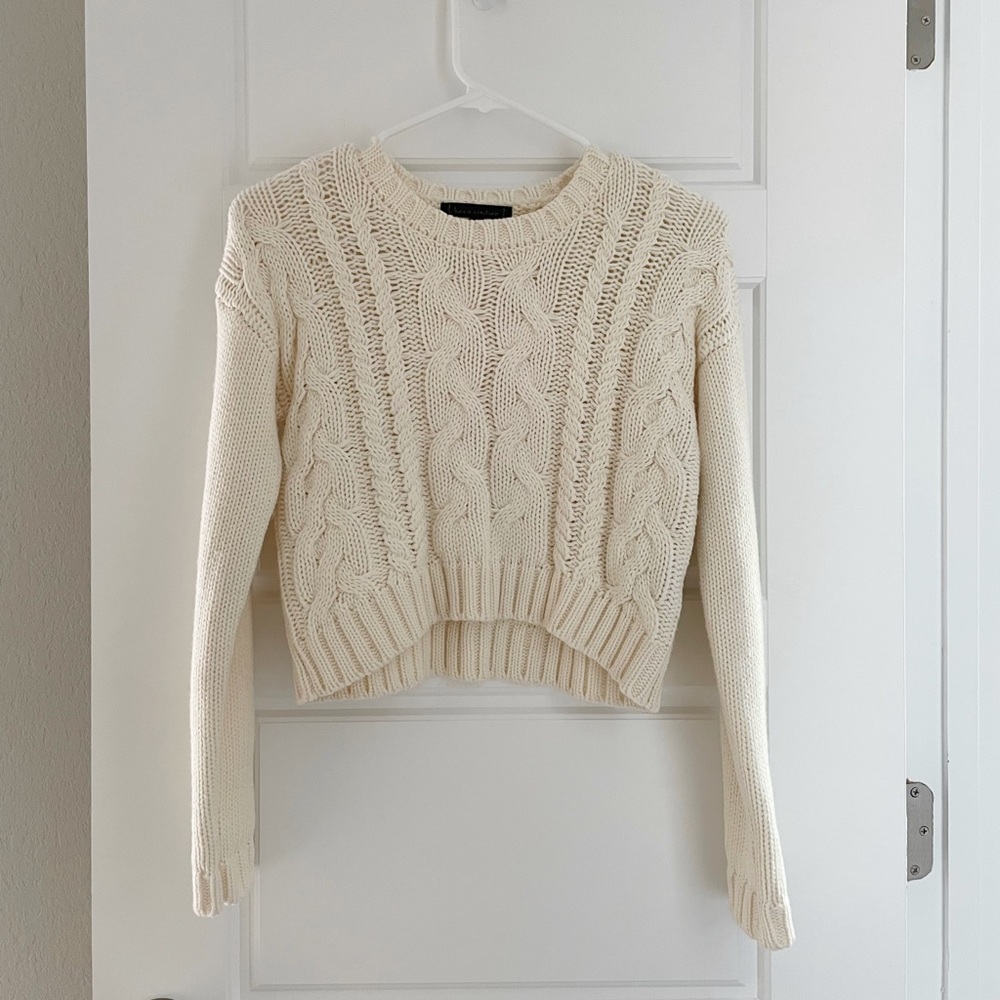CROP UO WHITE SWEATER